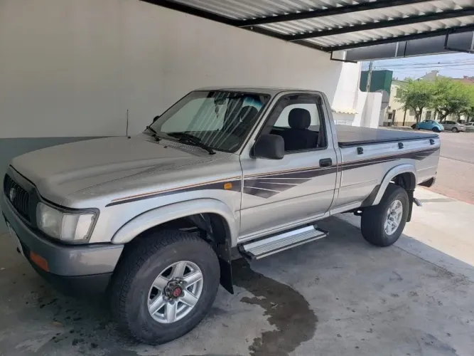 Toyota Hilux CS DX 4X4 3.0 8V 90cv Diesel 2003