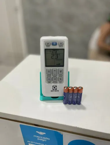 Controle Controle Para Ar condicionado Electrolux Inverter- Pilhas inclusas 