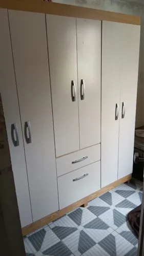 Vendo guarda roupa de 6 portas novo só fiz tirar da caixa