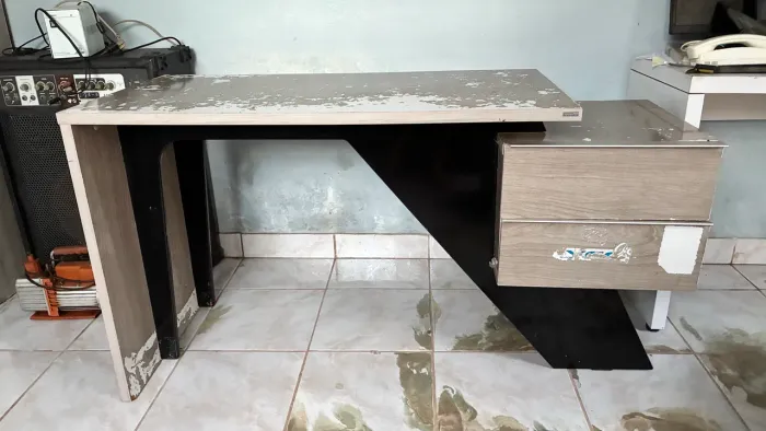 Vende-se mesa em boas condições