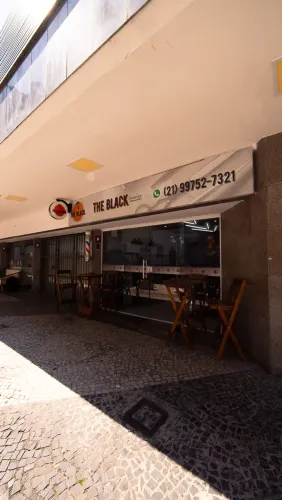 Passo ponto barbearia localizada na Barra 