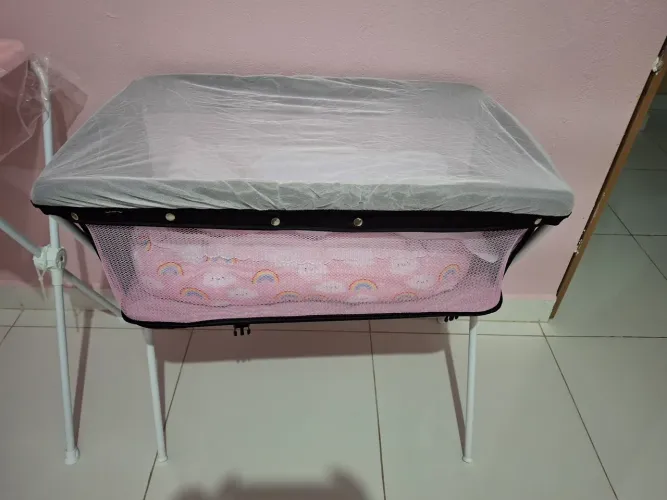 Vende-se berço portátil maxi baby e um ninho ambos nunca usados
