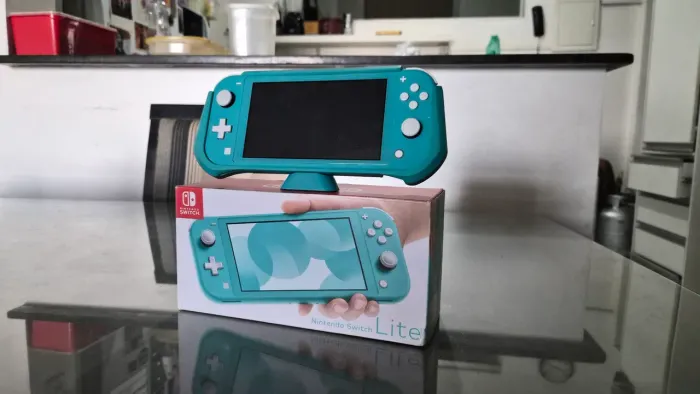 Nintendo Switch Lite - Azul Turquesa com Acessórios e Película