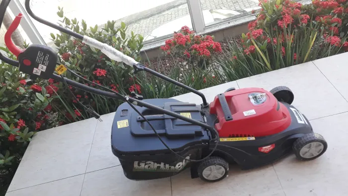 Máquina de cortar grama 