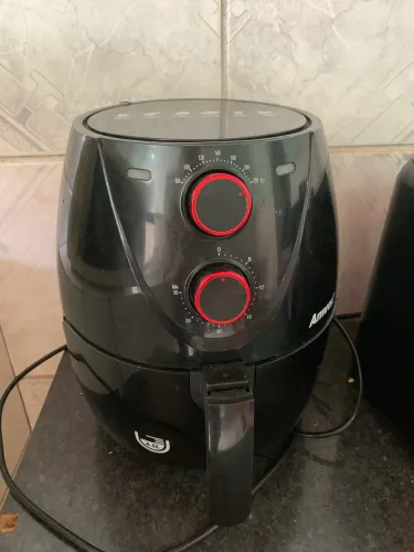 Amvox Air Fryer ARF 1205 com capacidade de 4,5 litros.
