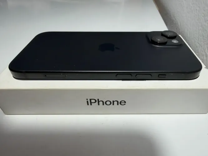 iPhone 15 - 128 GB