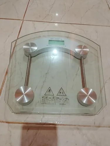 Balança digital de peso (acompanha pilha)