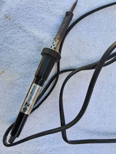 Ferro de Solda Tamanho Pequeno Funcionando 110 V R$ 29