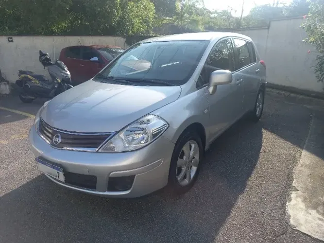 Nissan Tiida S 1.8/1.8 Flex 16V Mec. 2012