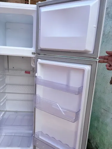 Geladeira 260L Semi nova