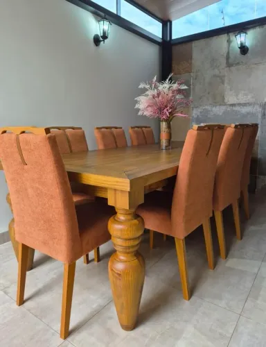Vendo jogo mesa de alto padrão com 8 cadeiras. Mesa seminova, 11 meses de uso.