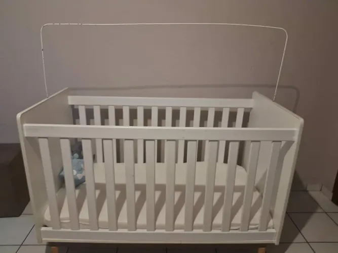 Berço com colchão 