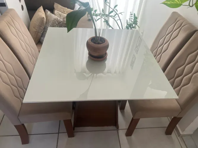 Mesa de jantar 4 cadeiras