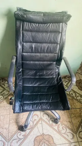 Uma linda cadeira para o escritório confortável elegante linda