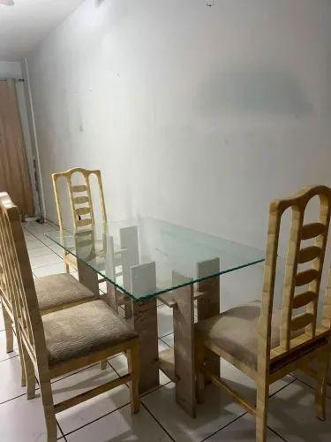 Mesa em vidro de Marmore