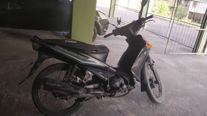Vendo moto Crypton 2013 usada bom passeio usado interior ou passeio na cidade normal