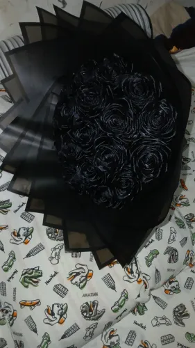Buquê de Luxo Artesanal 18 Rosas de Cetim com Brilho Estelar
