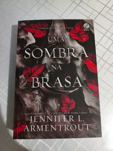 Livro Uma Sombra na Brasa