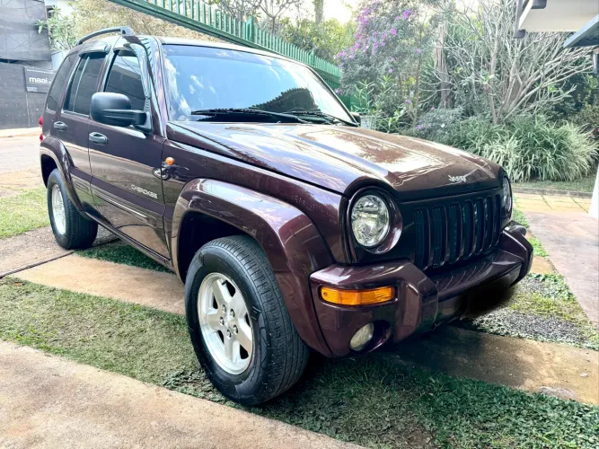 Jeep Grand Cherokee Laredo 2.7 I-5 TB Dies. 2004