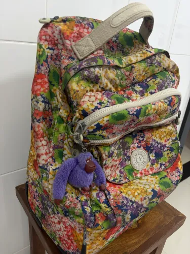 Vendo linda mochila KIPLING de rodinhas da marca KIPLING original 