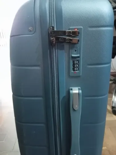 Mala De Viagem Média Azul Com Cadeado Lateral E Trava Nas Rodinhas