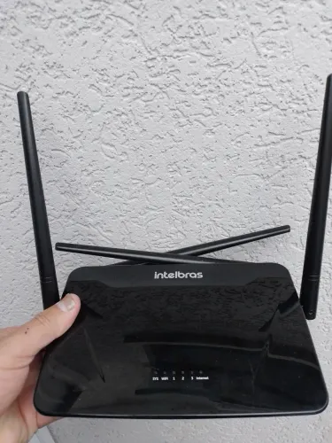 Roteador intelbras usado 