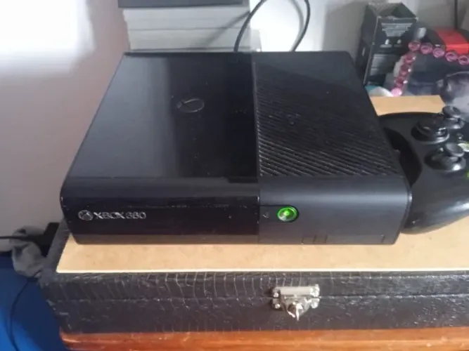 Xbox 360 Super Slim bloqueado + fonte original + controle original
