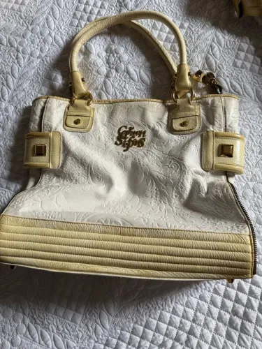 Bolsa branca  de couro carmem steffens. 