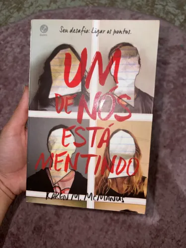 Livro: Um de nós está mentindo