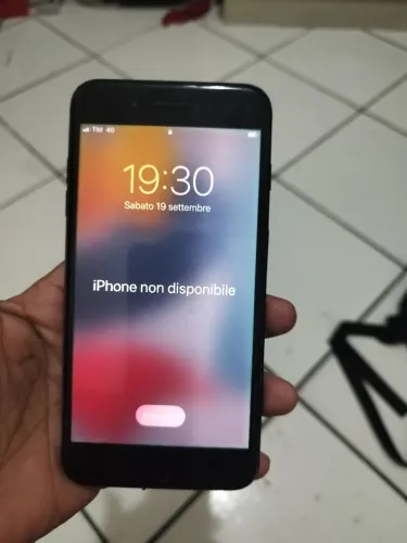 iPhone 7 plus 128 GB pra retirar peças ou tirar dessa tela ele e todo original 