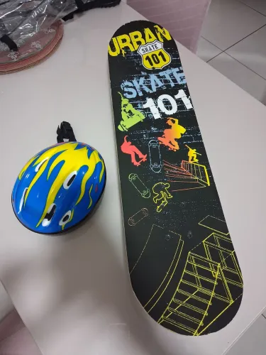Kit skate + capacete, joelheira e cotoveleira