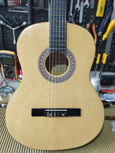 Violão clássico no precinho 300.00