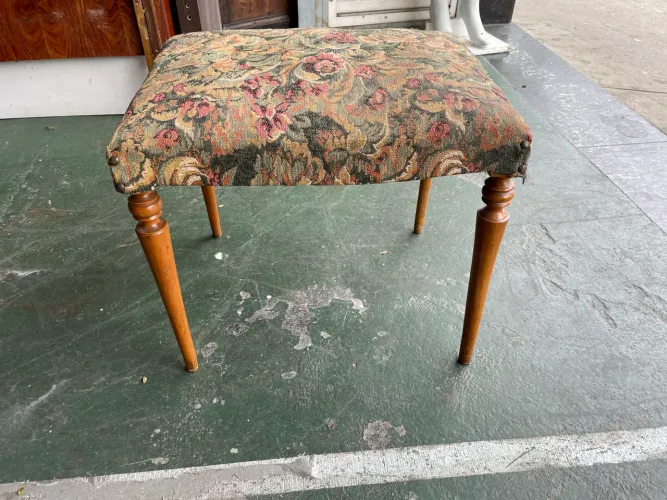 Banqueta de Madeira com Assento Estofado Floral