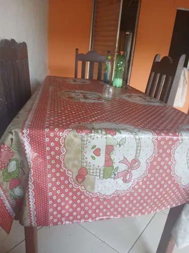 Mesa com 5 cadeiras