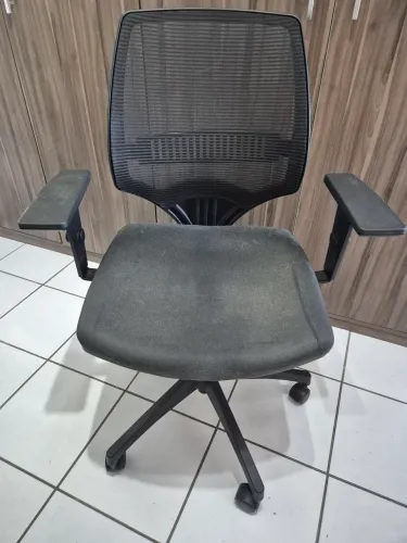 Cadeira Ergonômica para Escritório - com apoio de braço