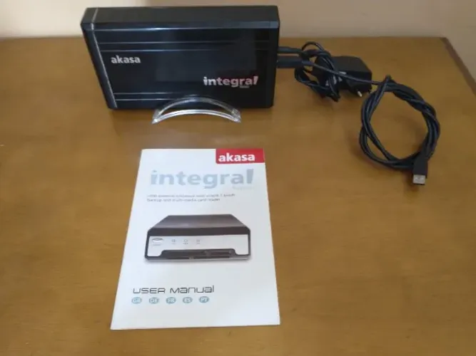 Case HD 3.5 Akasa Integral c/ Estação de Backup e Armazenamento Hub USB e Leitor de Cartão