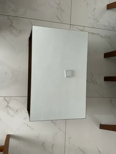 Mesa de Centro Moderna com Tampo Espelhado com Elegância para Sua Sala em perfeito estado.