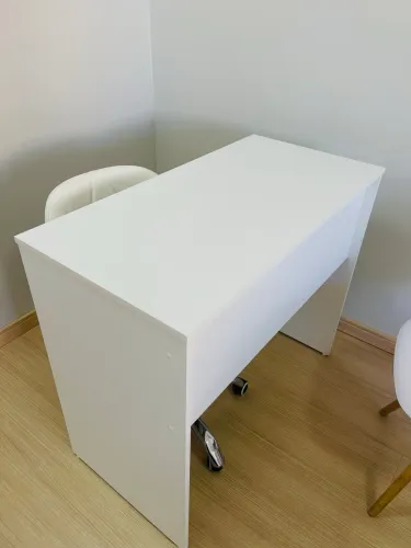 Escrivaninha/mesinha de MDF