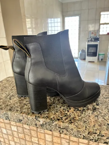 Bota colcci 38