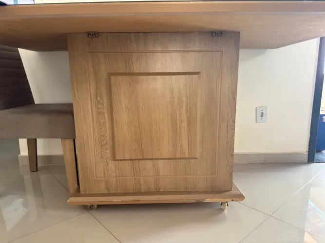 Mesa com 4 cadeiras 