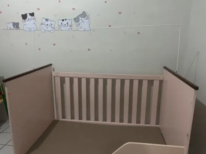 Berço rosa / cama Montessoriana