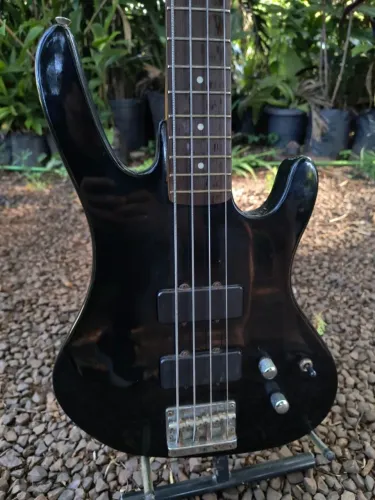 Baixo Washburn XB120 + Cubo Staner BS120