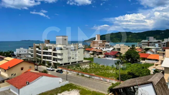 Cobertura Duplex de Alto Padrão a 150 Metros do Mar em Bombinhas