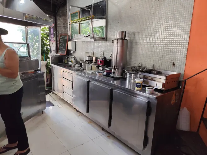Vende-se peças e utensílios de lanchonete desativada