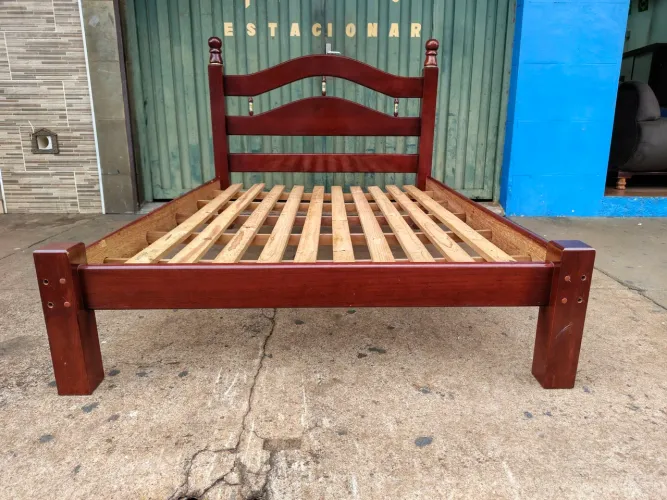 Vendo cama de casal madeira maciça mogno