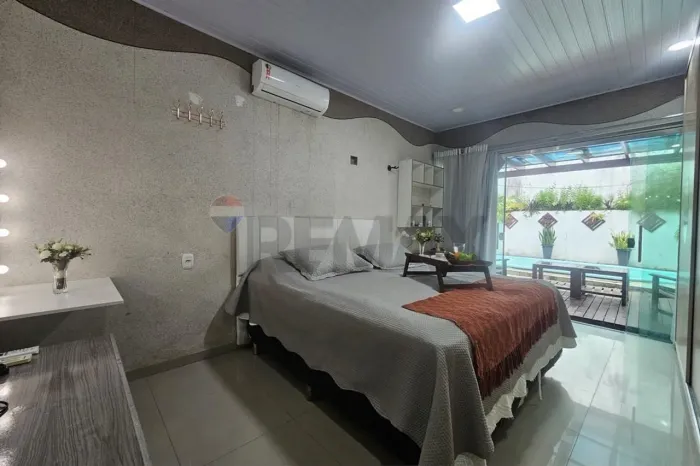 Casa com piscina e 4 quartos - conjunto manoa