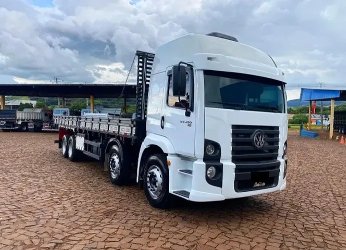 Vw 24-250 8x2 2011 carroceria 