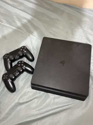 PS4 Slim 872gb com 2 controles