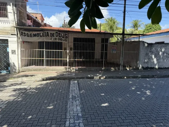 Ponto comercial com 01 compartimento e 01 banheiro, bairro Vila Velha - Fortaleza CE.