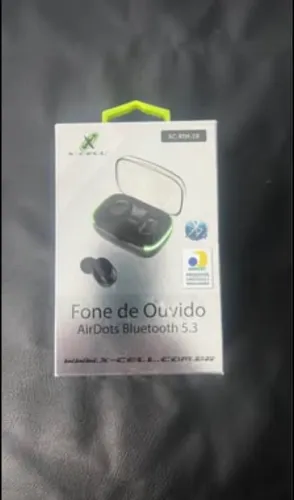 Novo Este é um par de fones de ouvido sem fio X-Cell, modelo XC-BTH-28.